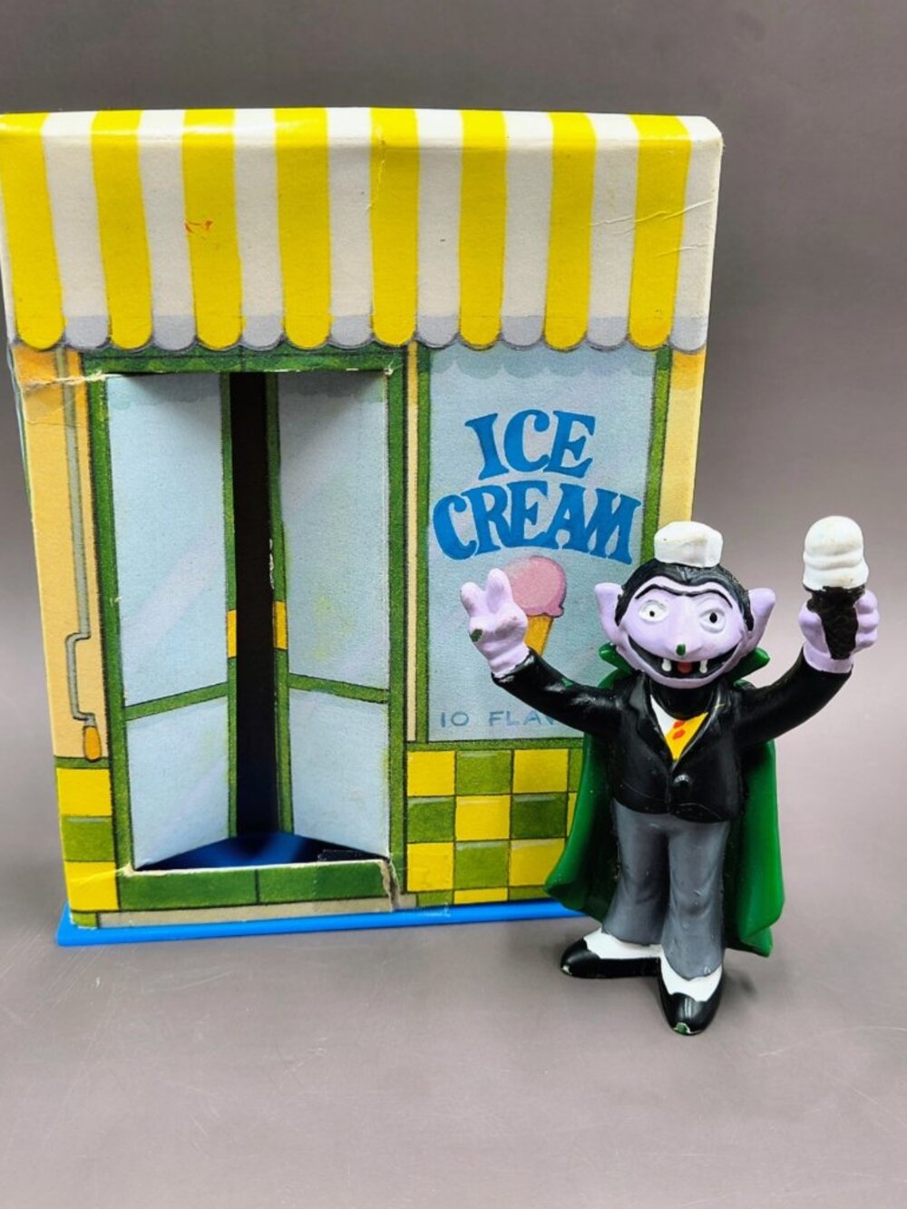 Vintage Sesame Street von Count Pvc Figure & Ice Cream Shop Playhouse Tara Toy